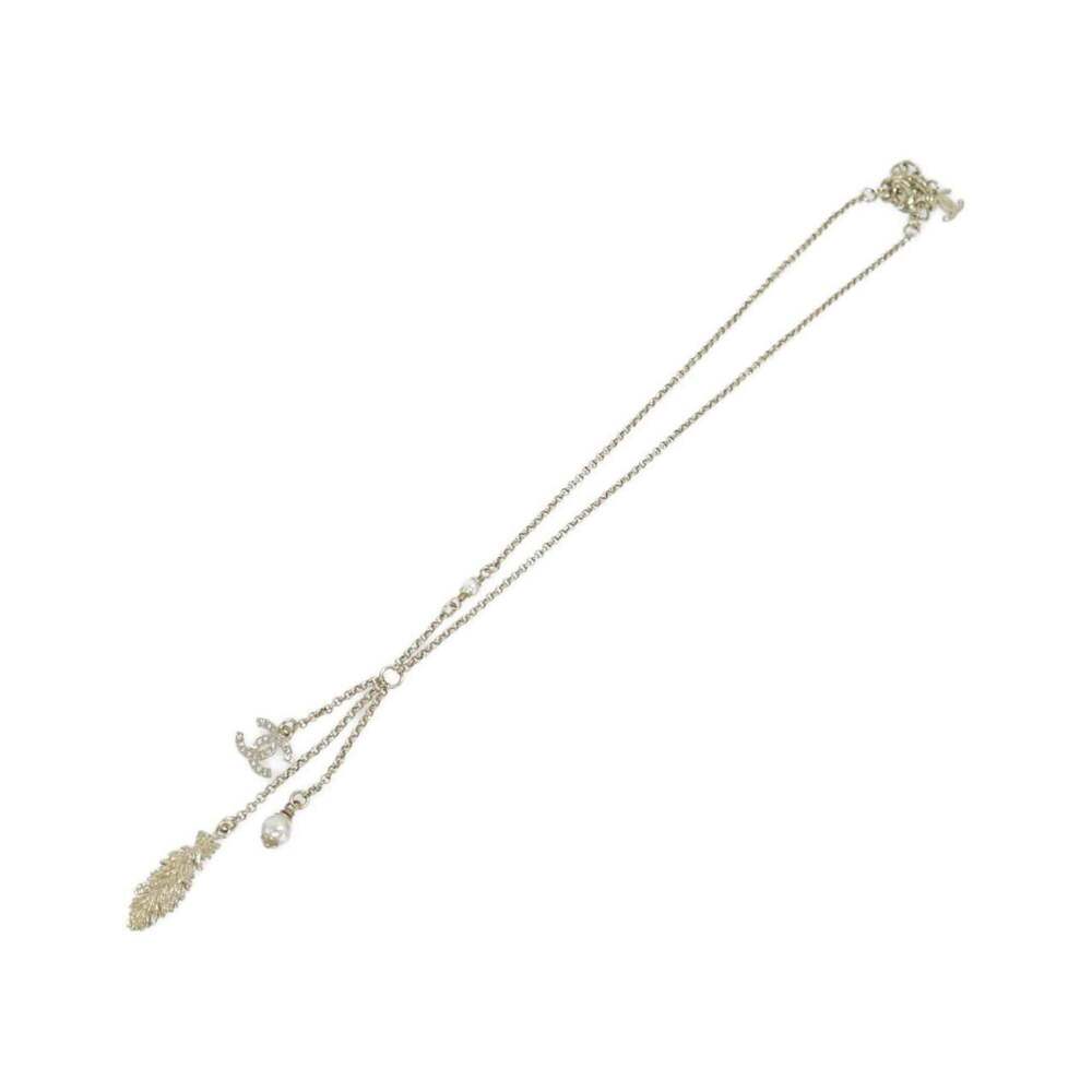 CHANEL Authentic White Necklace - Picture 2 of 5
